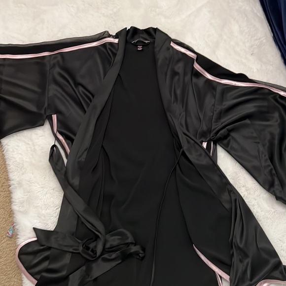 Victoria Secret silk robe - Picture 4 of 4